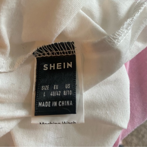 SHEIN women’s reindeer shirt sleeve tee - Picture 7 of 7